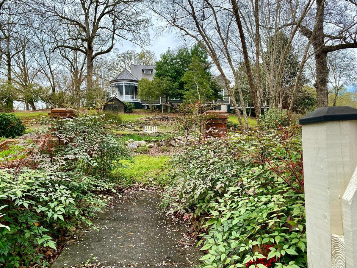 Intermission Hogan House Bed & Breakfast Hogansville Exterior photo